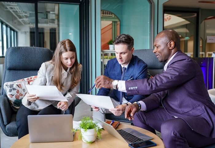 start-up-office-meeting-on-presentation-and-brains-2023-11-27-05-00-58-utc